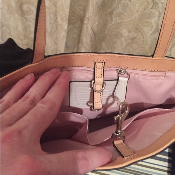 Coach cream patent handbag - Picture 6 of 6