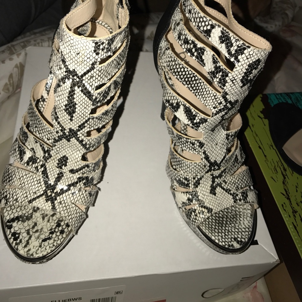 Bar lll Snakeskin heels