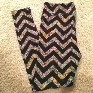 LulaRoe Leggings TC Chevron black and floral print
