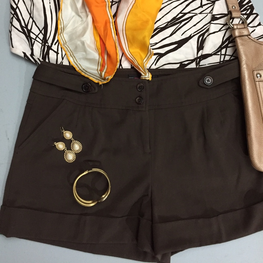 Cute brown pleated shorts