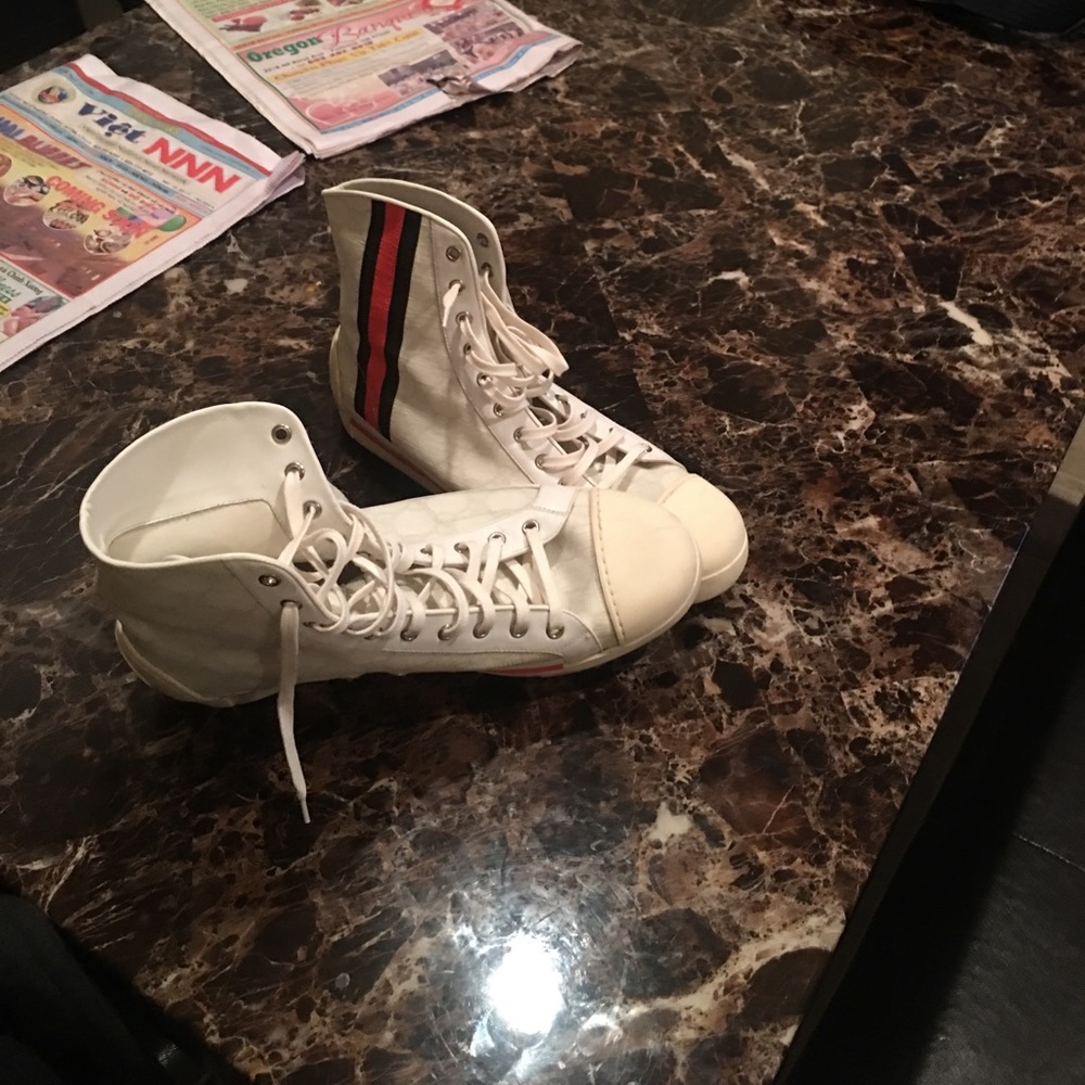 Gucci shoe size 9