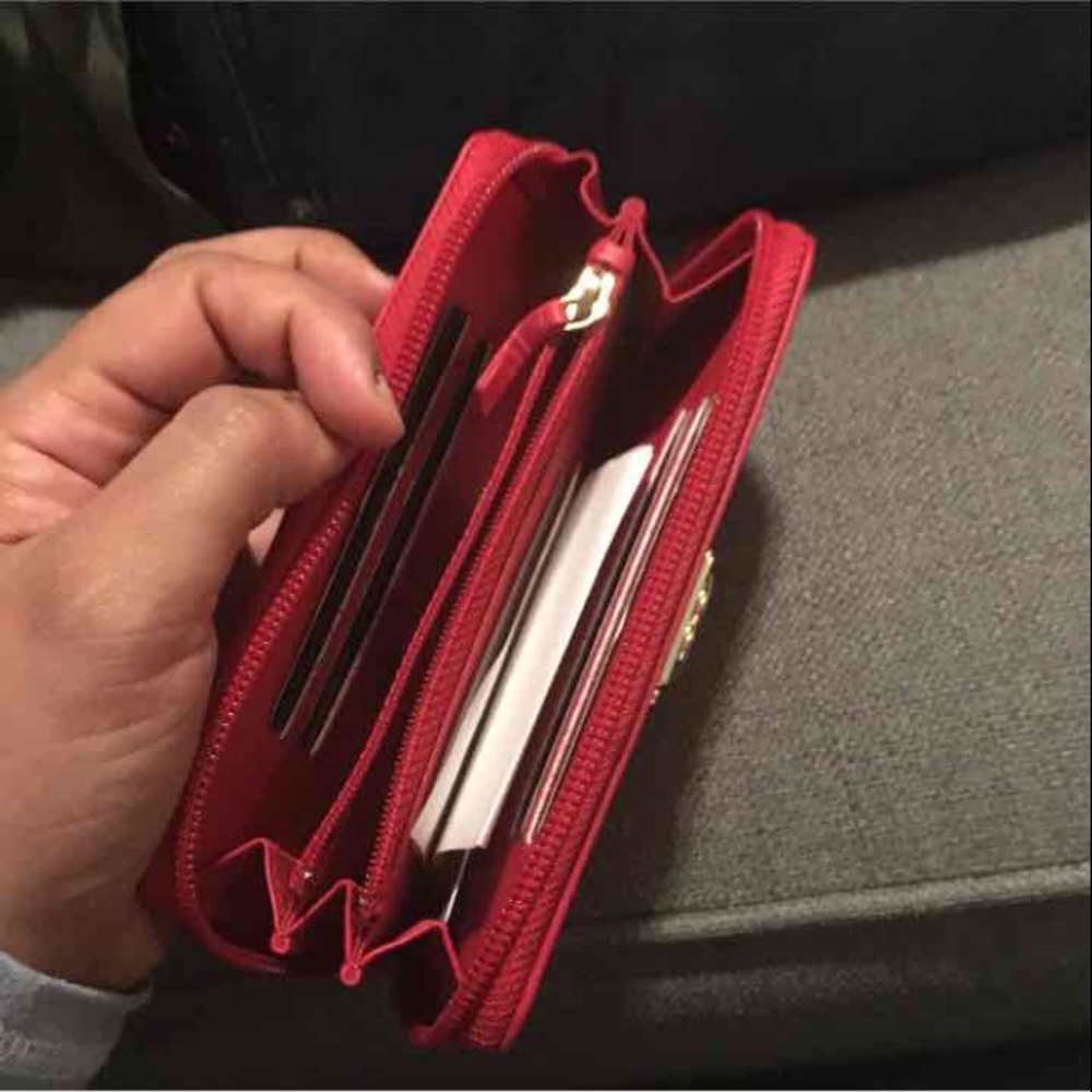 Red Chanel wallet - Picture 3 of 4