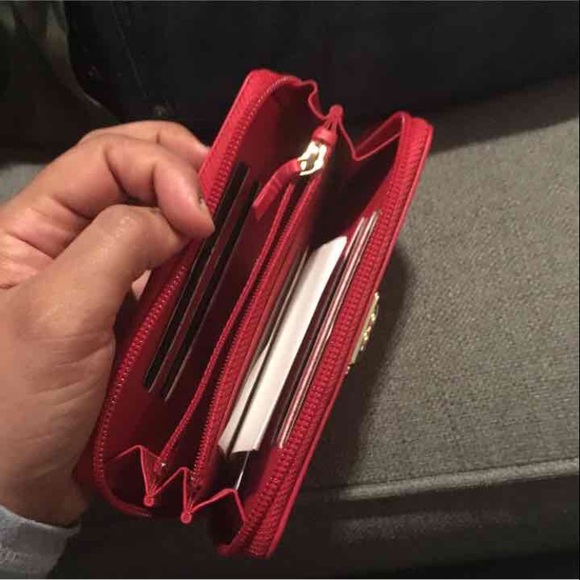 Red Chanel wallet - Picture 3 of 4