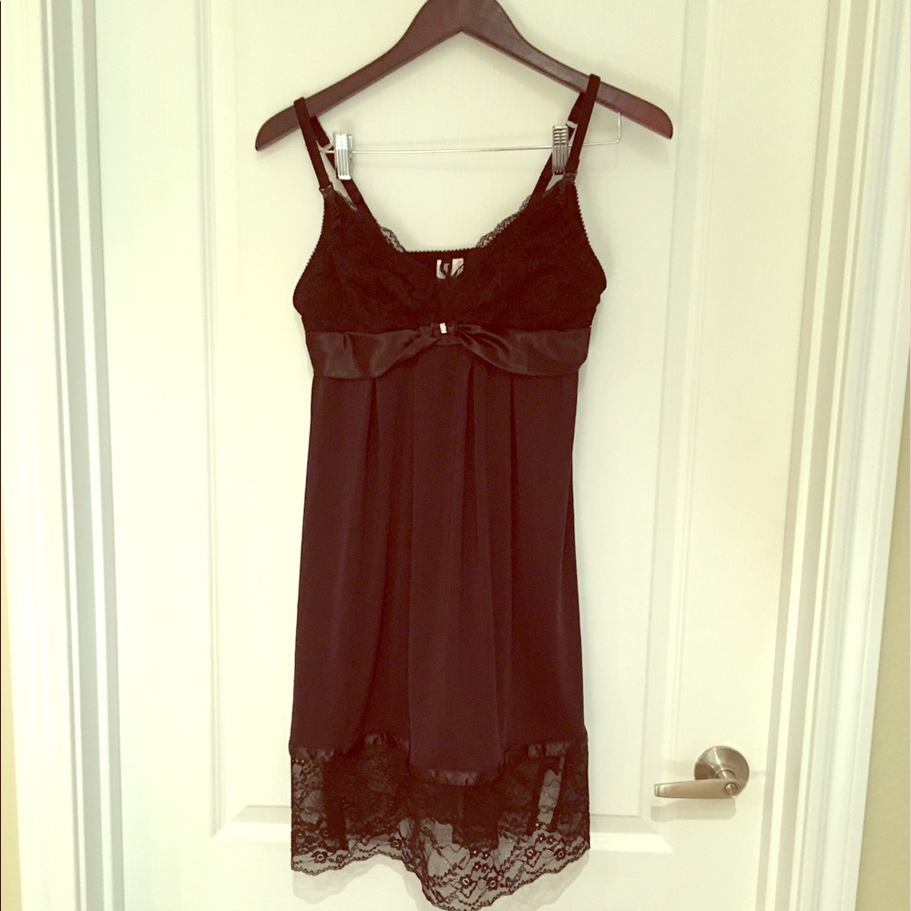 NWOT! Beautiful nursing gown, black, size M