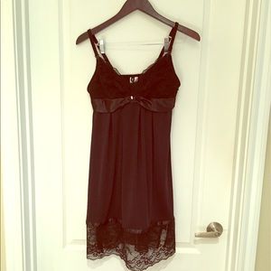 NWOT! Beautiful nursing gown, black, size M