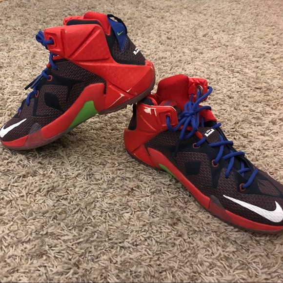 Lebron 12 Christmas Edition