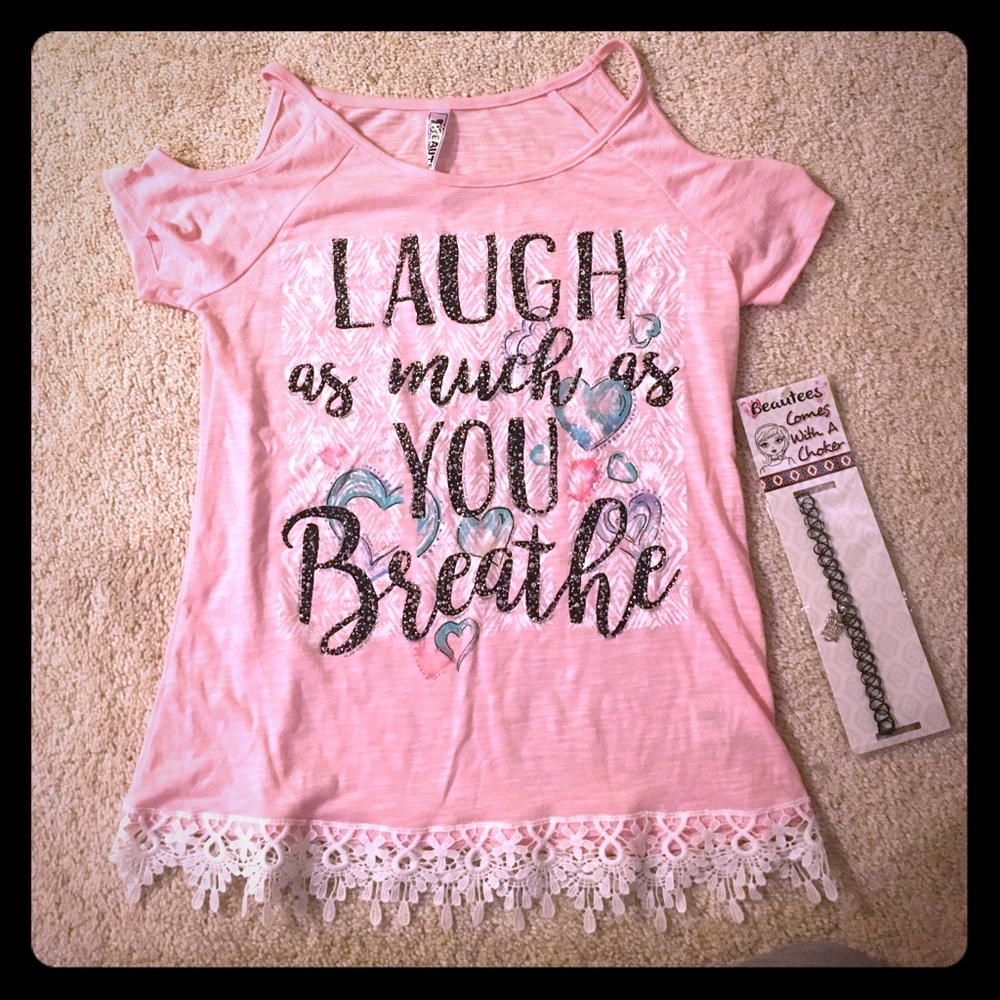 Girl's shirt with choker