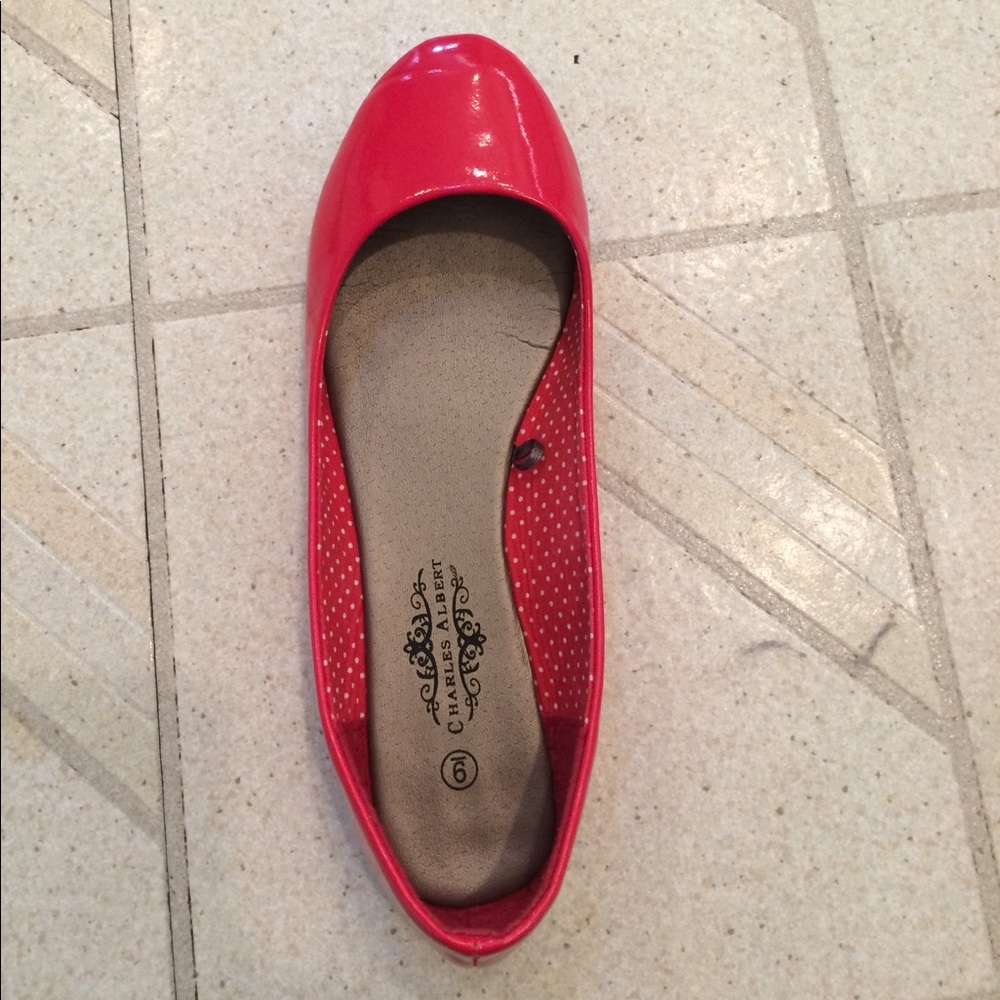 Shiny red flats