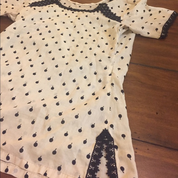 White & black top! Only worn once! - Picture 2 of 4