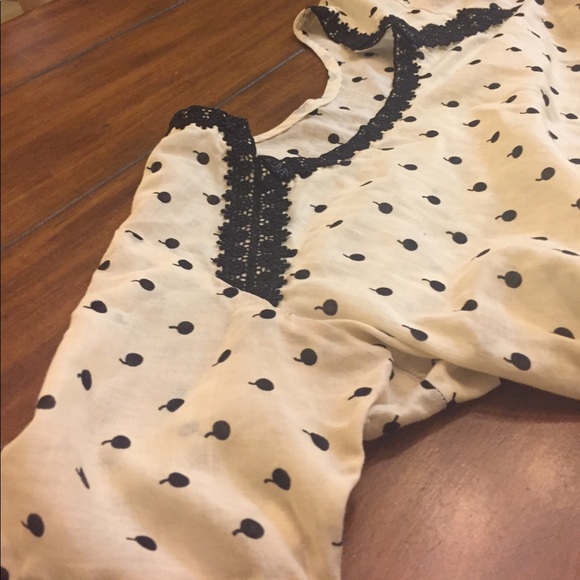 White & black top! Only worn once! - Picture 3 of 4