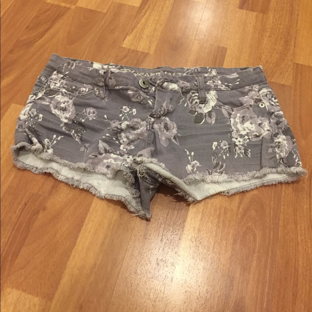 Adorable floral shorts!