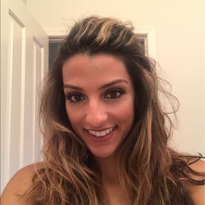 Meet your Posher, Niki