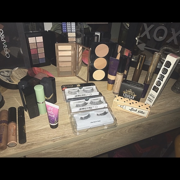 HUGE MAKEUP BUNDLE!!!! ππππ - Picture 3 of 4