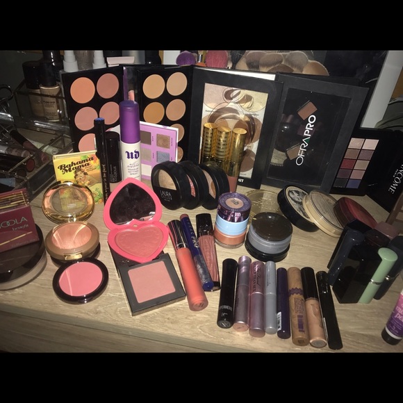 HUGE MAKEUP BUNDLE!!!! ππππ - Picture 4 of 4