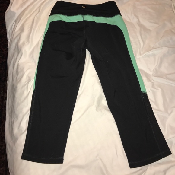 Lot of 2 exercise capris - Picture 3 of 3