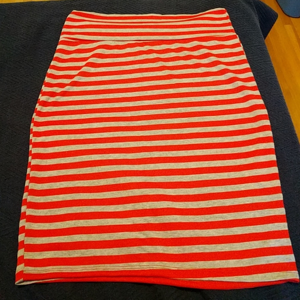 NWOT LuLaRoe Cassie Red/Grey Stripe Pencil Skirt L