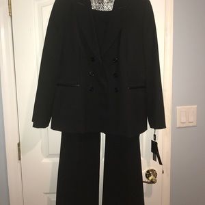 Tahari pant suit black size 14