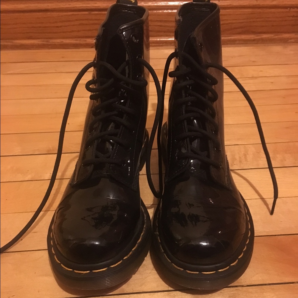 Black shine Dr. Martens