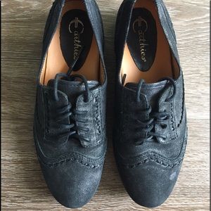 Black Earthies Flats