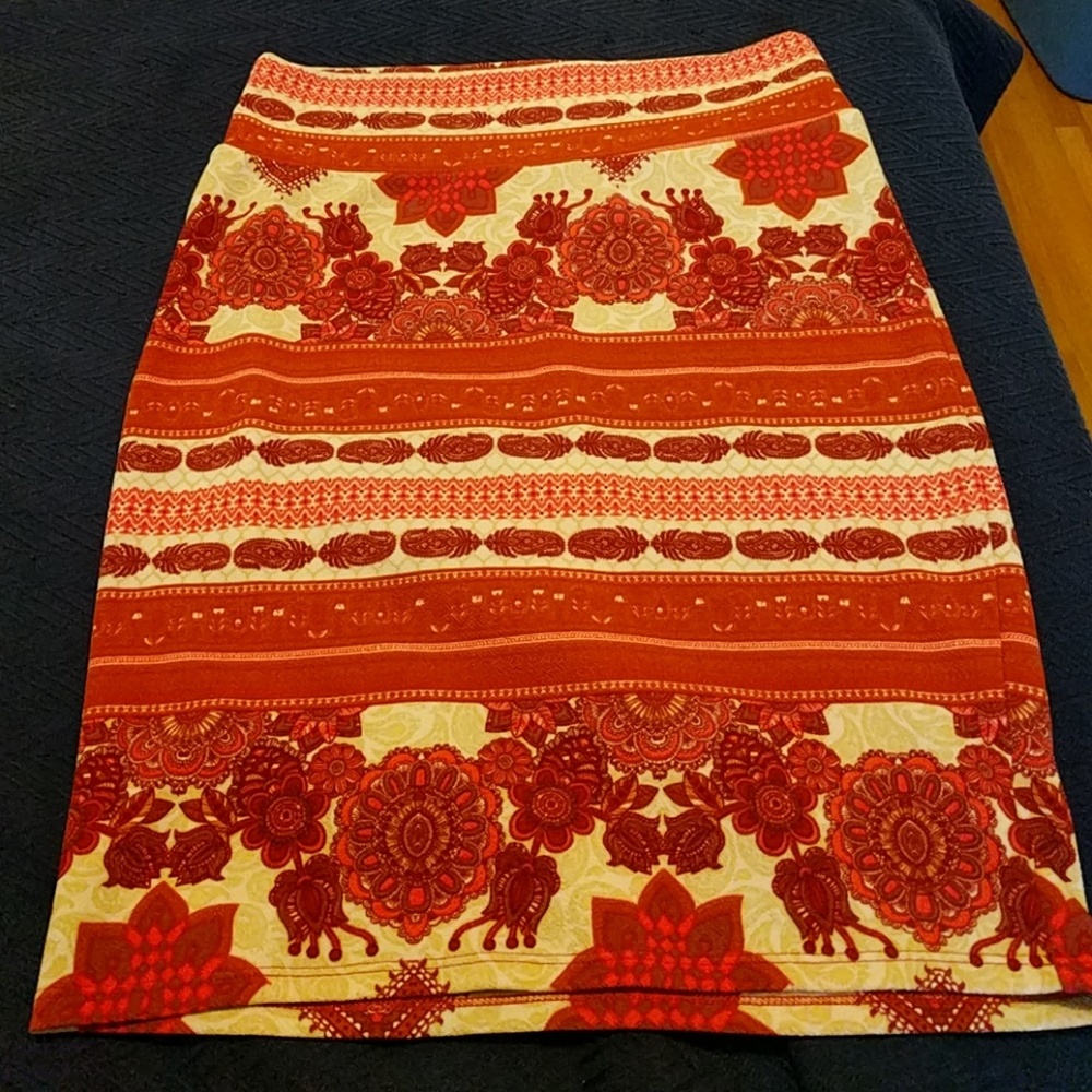 EUC LuLaRoe Cassie Floral Size Large