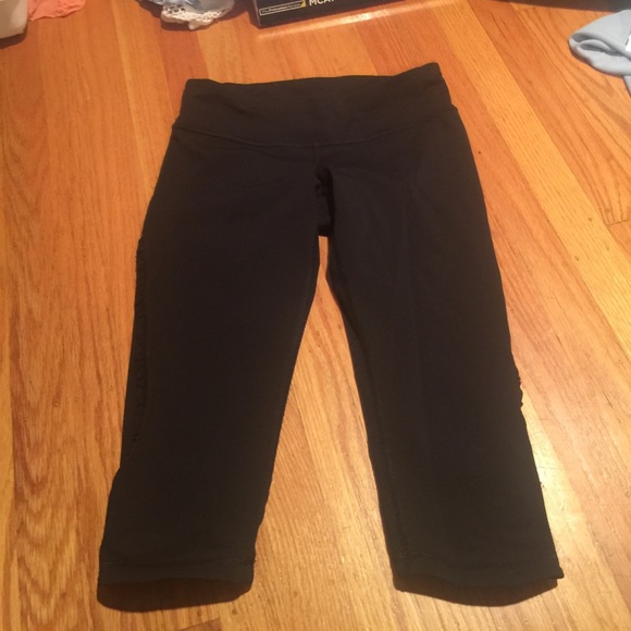 Lululemon capris - Picture 4 of 4