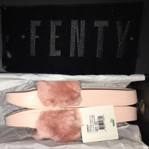 *RARE* NWT PINK RIHANNA PUMA SLIDE AUTHENTIC