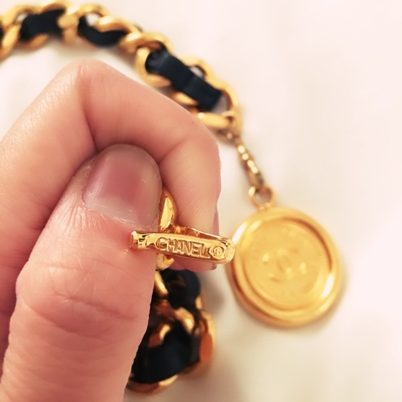 ??? authentic Chanel chain belt