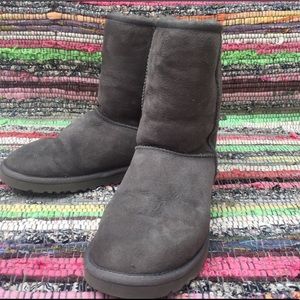 Women's Size 7 Classic UGG