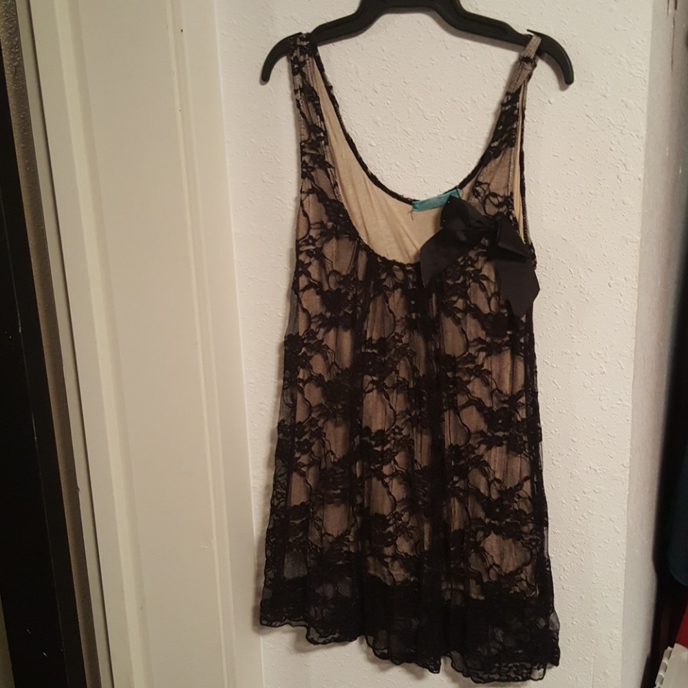 Black and tan lacey tank top with bow