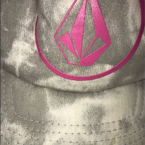 Woman's Tie-Dye Volcom Trucker Hat! - Picture 3 of 4