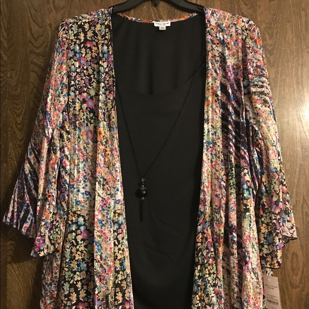 Blouse 3pc attached necklace is removable