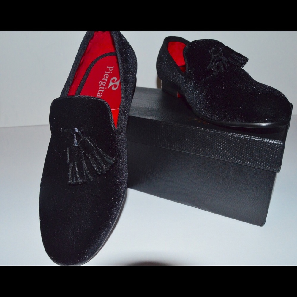 *NIB* NEVER WORN. Too big