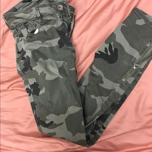 Bullhead camo skinnies