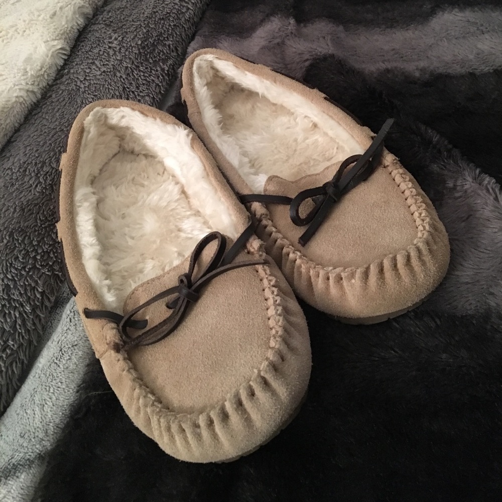 LIGHT COLORED MOCASSINS