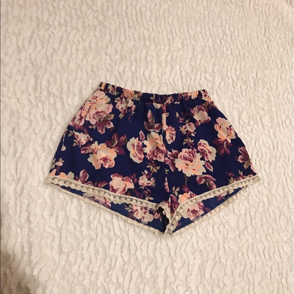 Charlotte Russe Floral Shorts - Picture 1 of 3