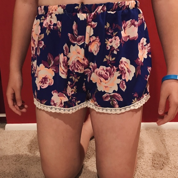 Charlotte Russe Floral Shorts - Picture 2 of 3
