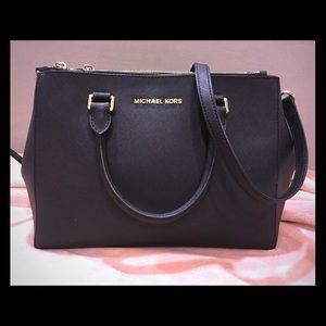 Michael Kors Medium Sutton - Black