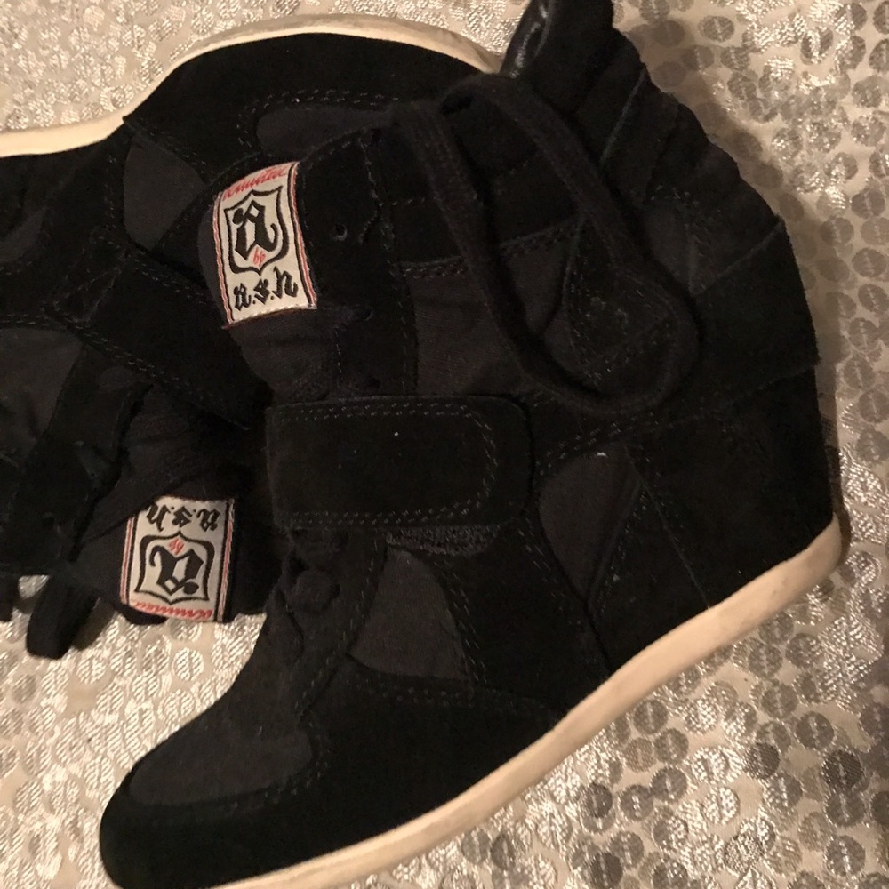 ❌❌SOLD❌❌Black sneaker wedges size 7