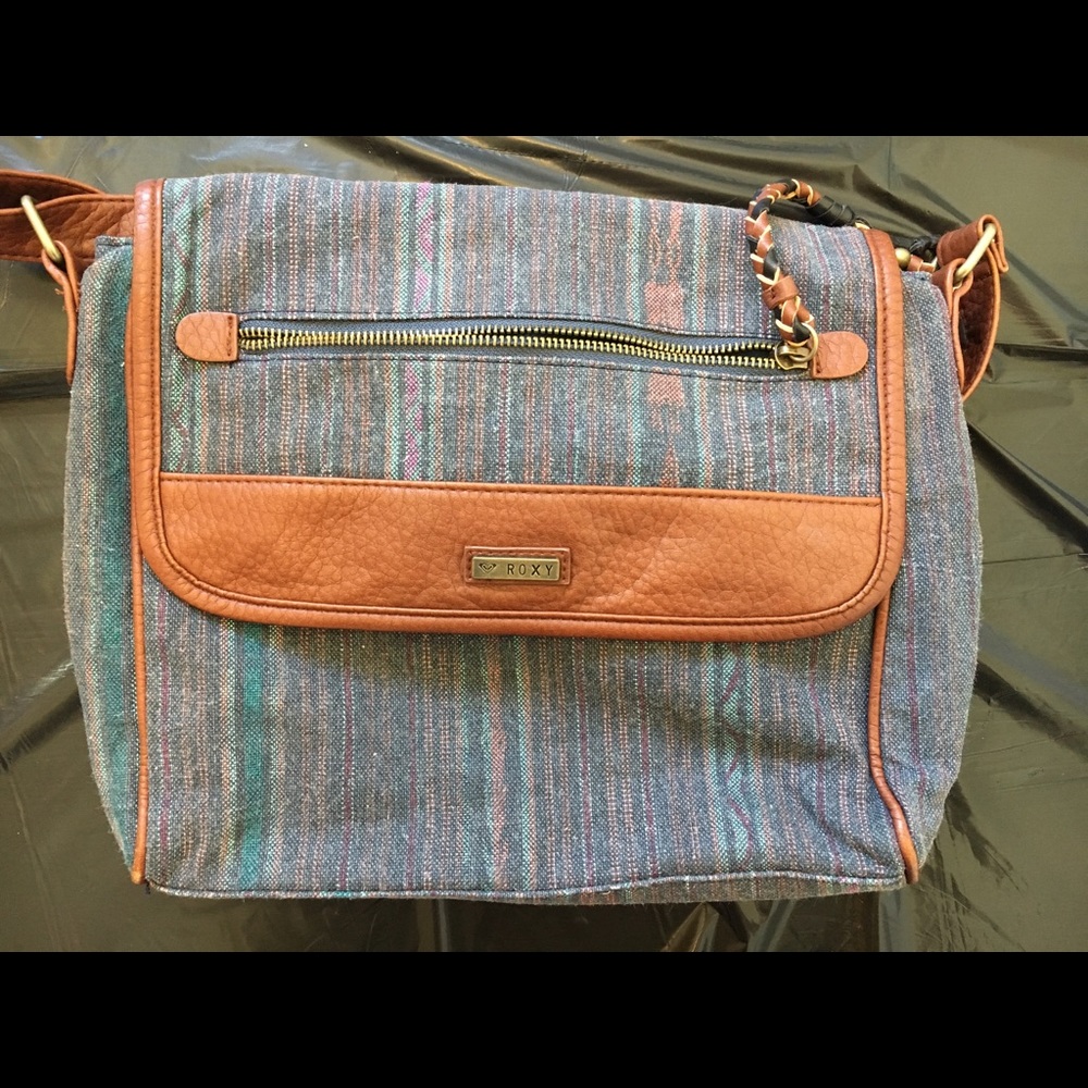 🌸 ROXY Messenger purse.