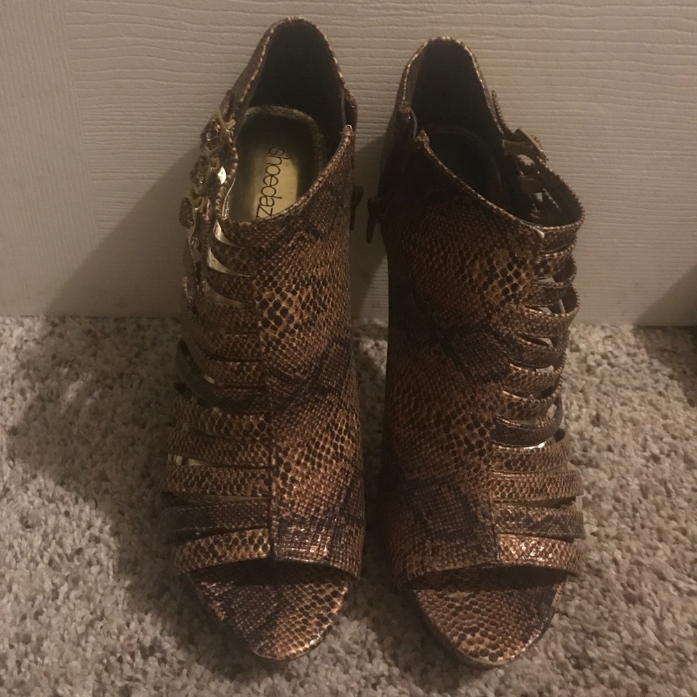 Snakeskin booties sz 7