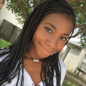 Meet your Posher, Alexis