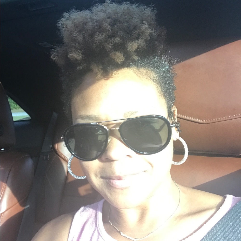 Meet your Posher, Nicole