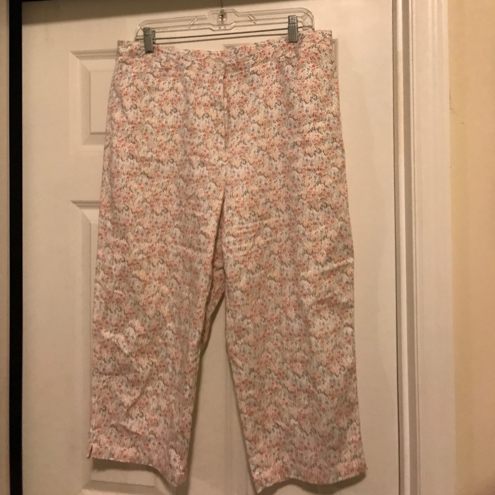Women's Liz Claiborne Capris Size 16