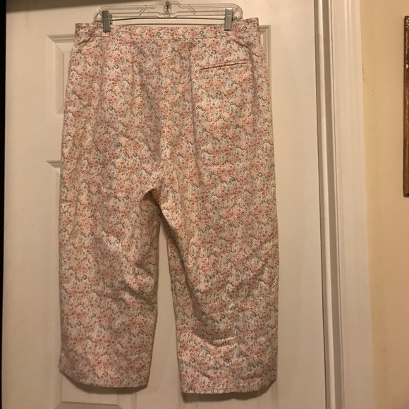 Women's Liz Claiborne Capris Size 16 - Picture 2 of 3
