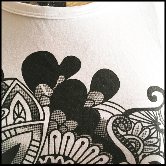 "Vibe With Me" Women's Tee - Picture 4 of 7