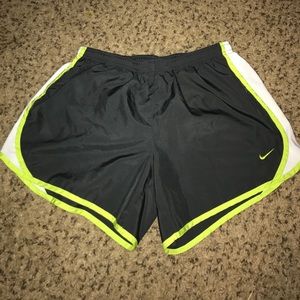 NIKE SHORTS