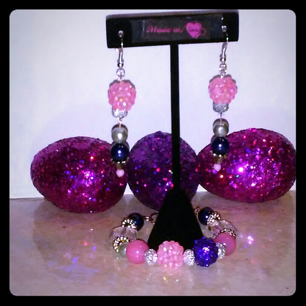 Beautiful pink and purple earring and bracelet set
