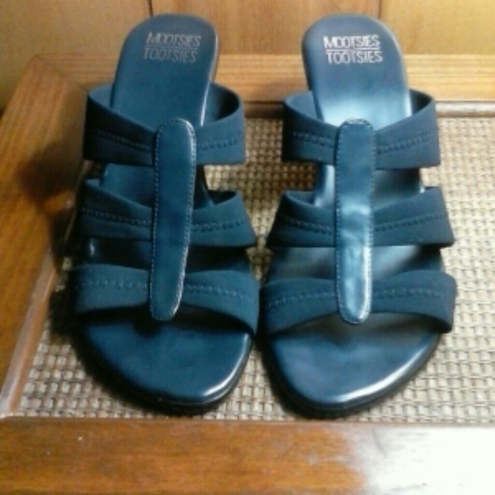 Women's Mosabella Sandals by Mootsies Tootsies