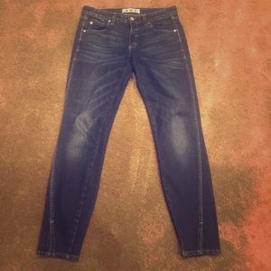 AMO twist jeans size 27. Gently used.