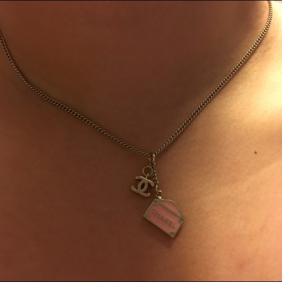 100% AUTHENTIC 2006 CHANEL CHARM NECKLACE SO RARE! - Picture 4 of 6
